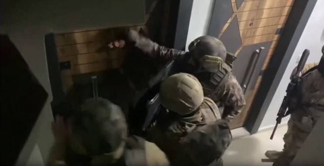 İstanbul’un 5 ilçesinde ‘Mahzen-33’ operasyonu: 16 gözaltı - Resim: 15